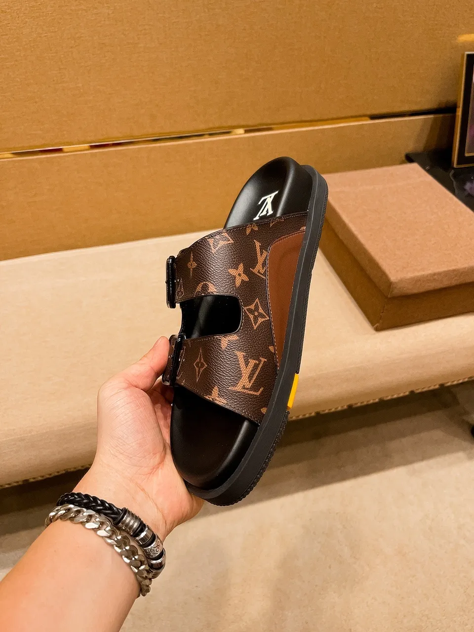 Men's shoes 💰 380 💰 New model on the market 🔥 [LV 🔥 Slippers] High-end 1:1 mold customization of first-layer cowhide, original upgraded version of the outsole, lighter and non-slip. The market's top quality, fashionable and trendy, versatile and popular, simple yet tasteful, a must-have for fashionistas, exuding a fashionable and casual atmosphere, fashion is at your feet, full of confidence, the same style at the counter 👍The season of spring and summer slippers is here, they are super beautiful to wear, 38-44, multiple colors available🔥